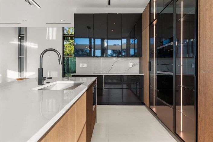 Image No.52-4 Bed Property for sale