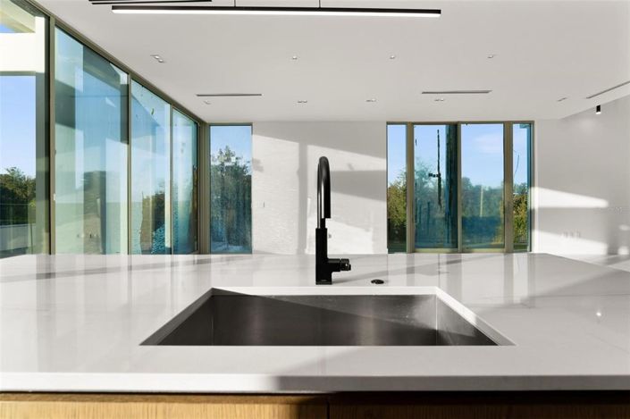 Image No.54-4 Bed Property for sale