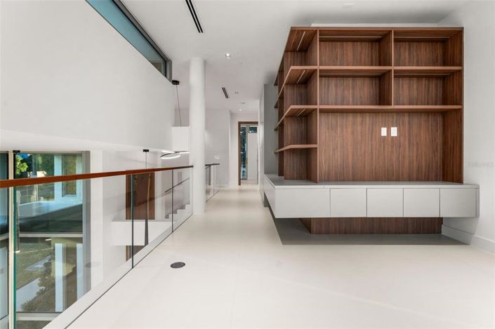 Image No.60-4 Bed Property for sale