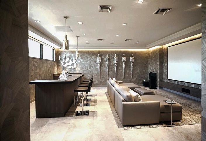 Image No.20-5 Bed Property for sale