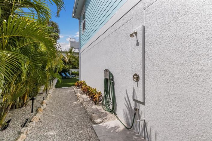 Image No.71-4 Bed Property for sale