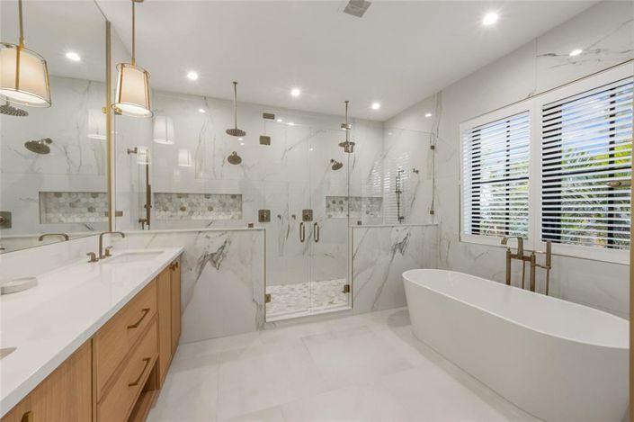 Image No.15-4 Bed Property for sale