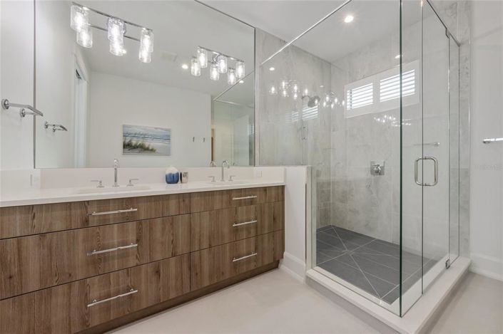 Image No.28-4 Bed Property for sale