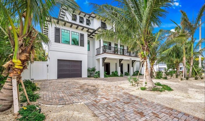 Image No.1-9 Bed Property for sale