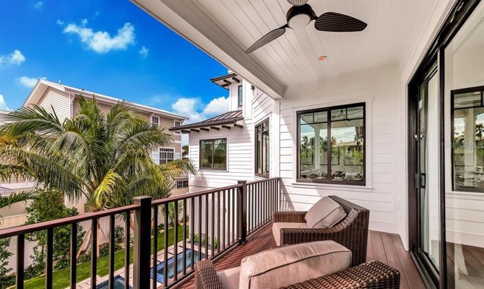 Image No.12-9 Bed Property for sale