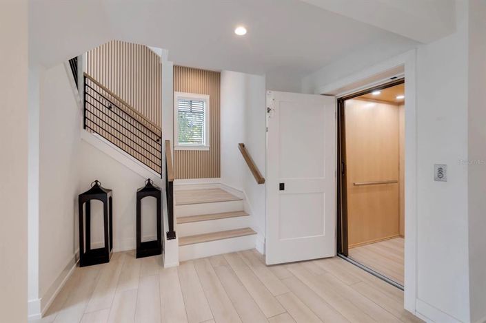 Image No.18-9 Bed Property for sale