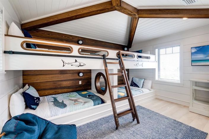 Image No.26-9 Bed Property for sale