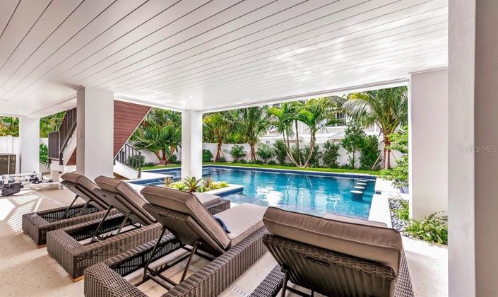 Image No.66-9 Bed Property for sale