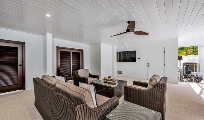 Image No.68-9 Bed Property for sale