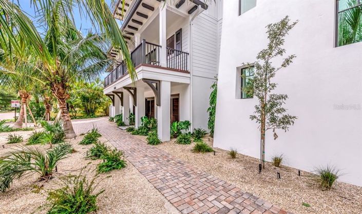 Image No.72-9 Bed Property for sale