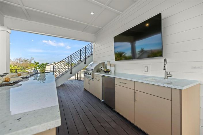 Image No.40-5 Bed Property for sale