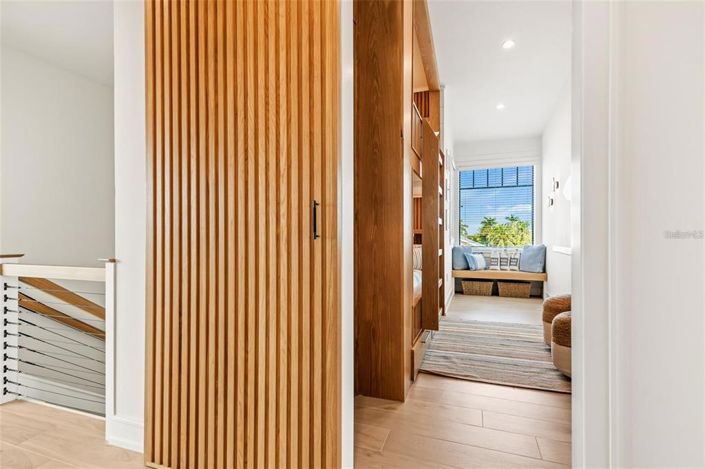 Image No.50-5 Bed Property for sale