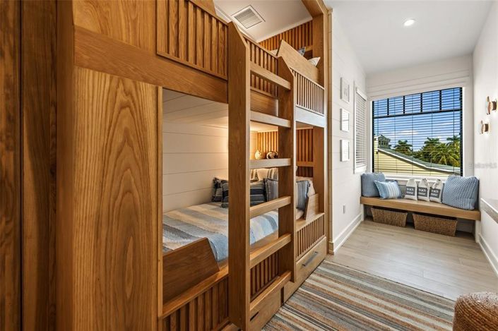 Image No.51-5 Bed Property for sale