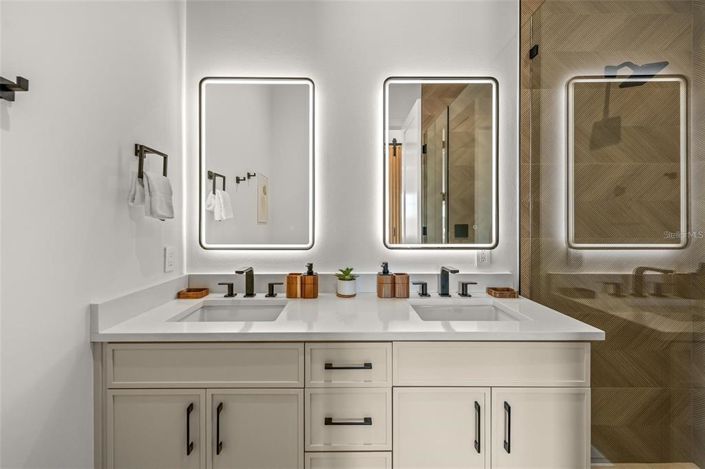 Image No.53-5 Bed Property for sale