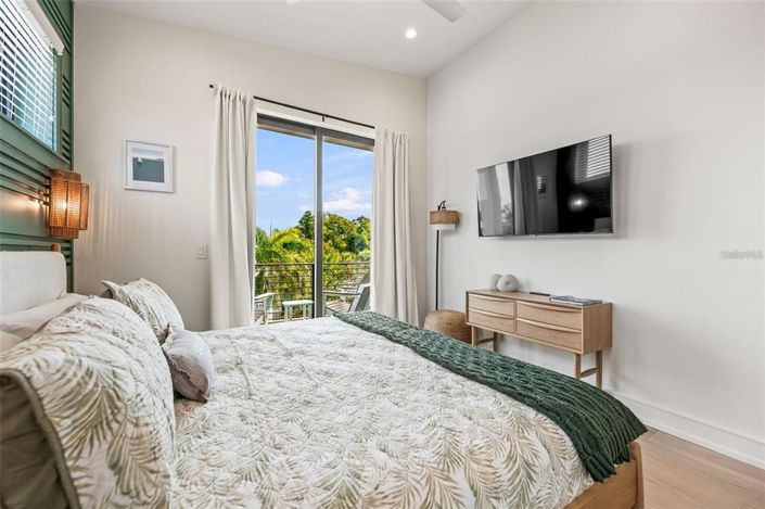 Image No.55-5 Bed Property for sale