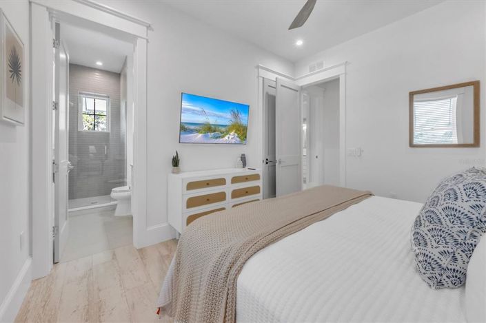 Image No.25-6 Bed Property for sale