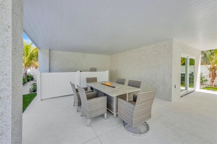 Image No.44-6 Bed Property for sale