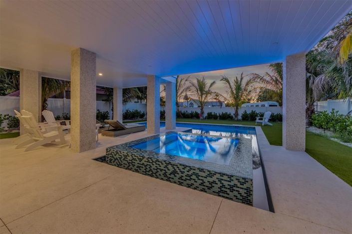 Image No.59-6 Bed Property for sale