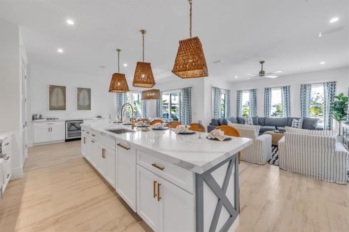 Image No.6-6 Bed Property for sale