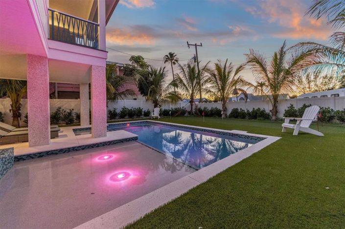 Image No.60-6 Bed Property for sale