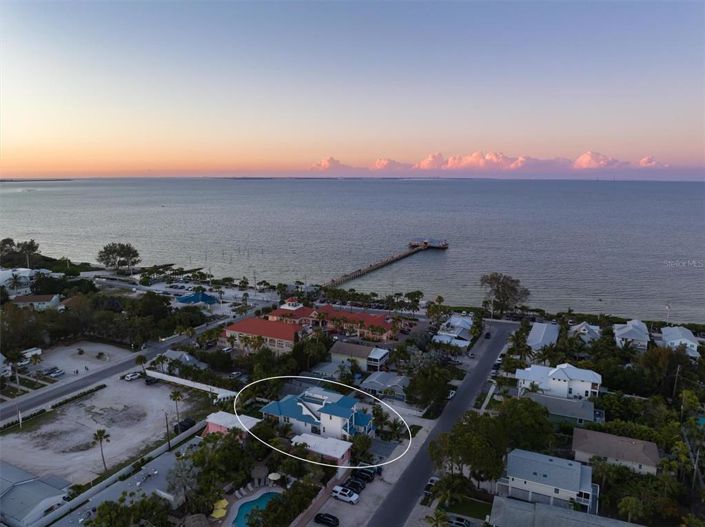 Image No.73-6 Bed Property for sale