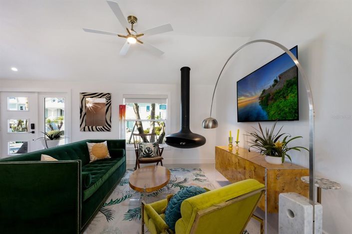 Image No.12-3 Bed Property for sale