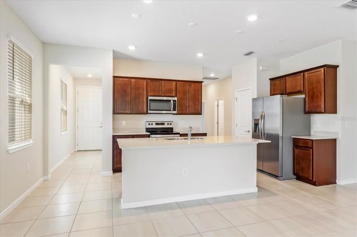 Image No.2-4 Bed Property for sale