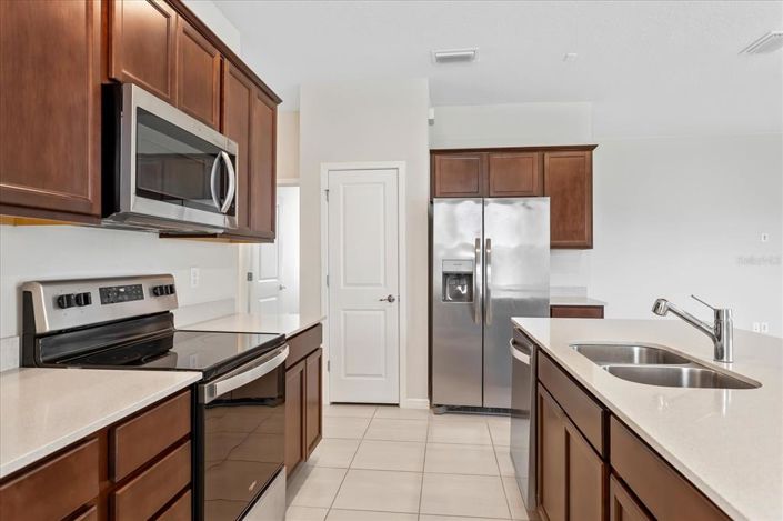 Image No.3-4 Bed Property for sale