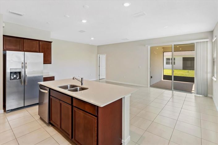 Image No.4-4 Bed Property for sale