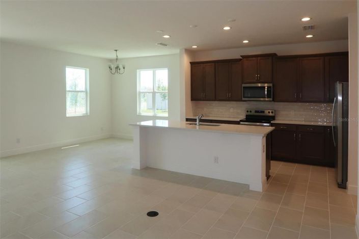 Image No.4-4 Bed Property for sale