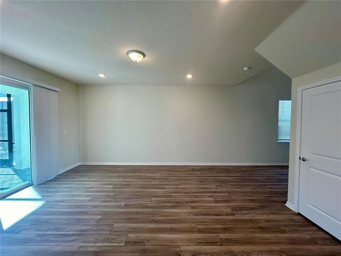 Image No.17-5 Bed Property for sale