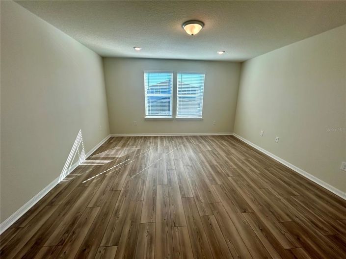 Image No.25-5 Bed Property for sale