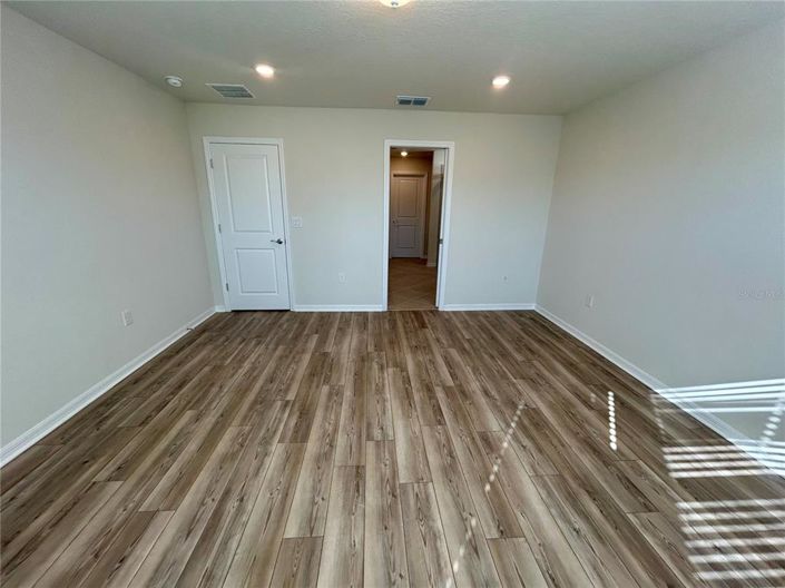 Image No.28-5 Bed Property for sale