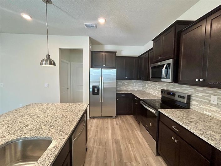 Image No.8-5 Bed Property for sale