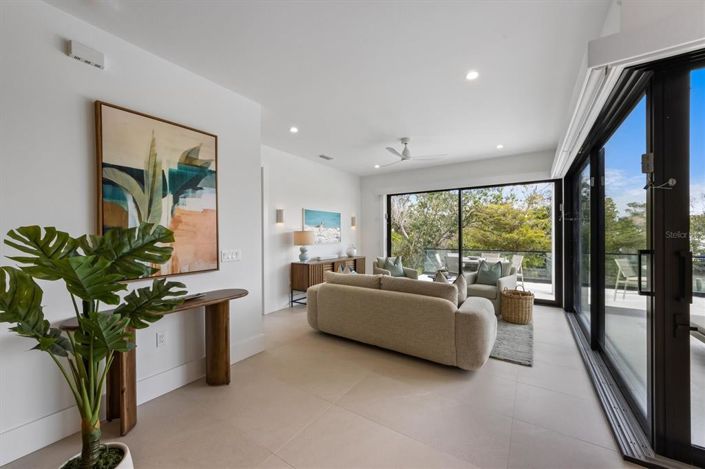 Image No.19-4 Bed Property for sale