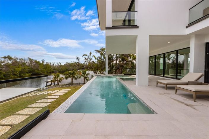 Image No.56-4 Bed Property for sale