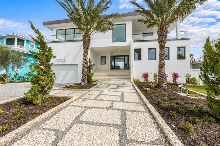 Image No.6-4 Bed Property for sale