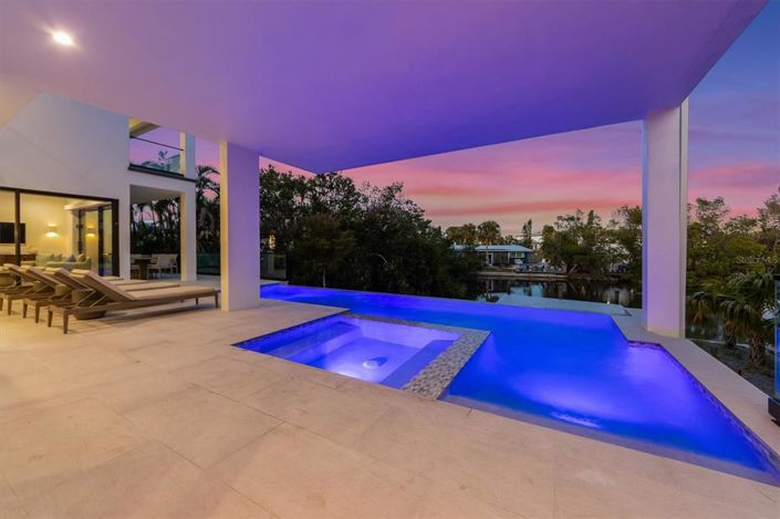 Image No.63-4 Bed Property for sale