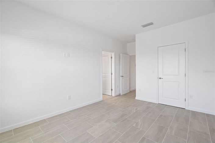 Image No.17-5 Bed Townhouse for sale