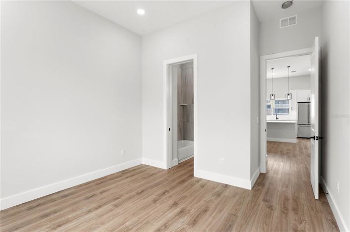 Image No.19-5 Bed Property for sale