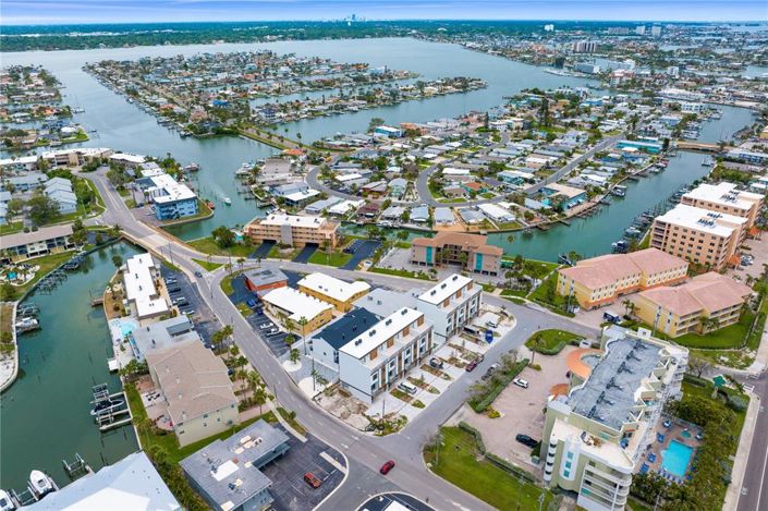 Image No.2-5 Bed Property for sale