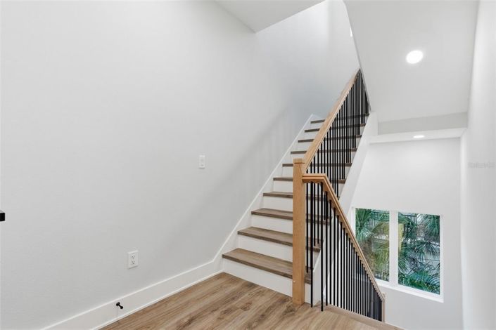 Image No.28-5 Bed Property for sale