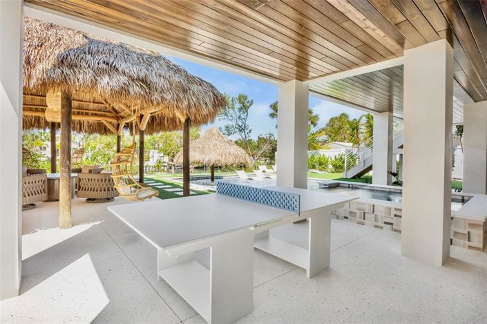 Image No.13-6 Bed Property for sale