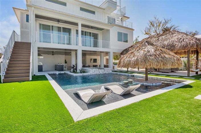 Image No.15-6 Bed Property for sale