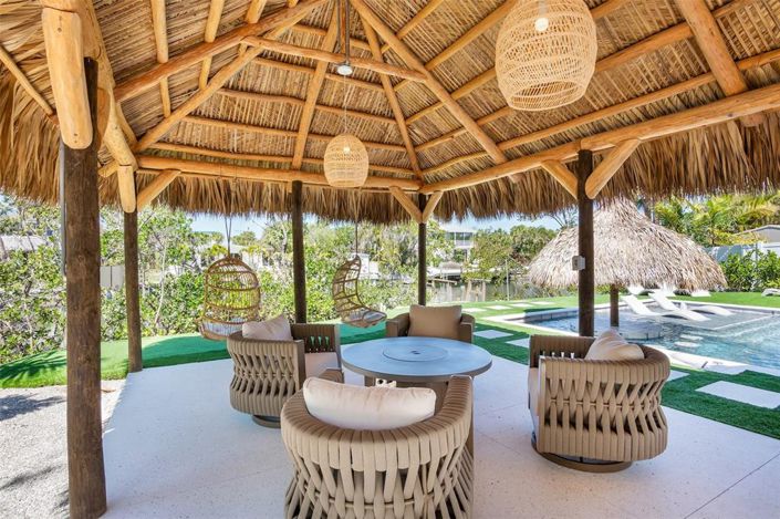 Image No.20-6 Bed Property for sale