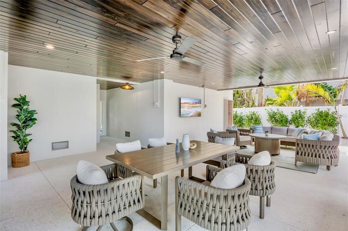 Image No.24-6 Bed Property for sale