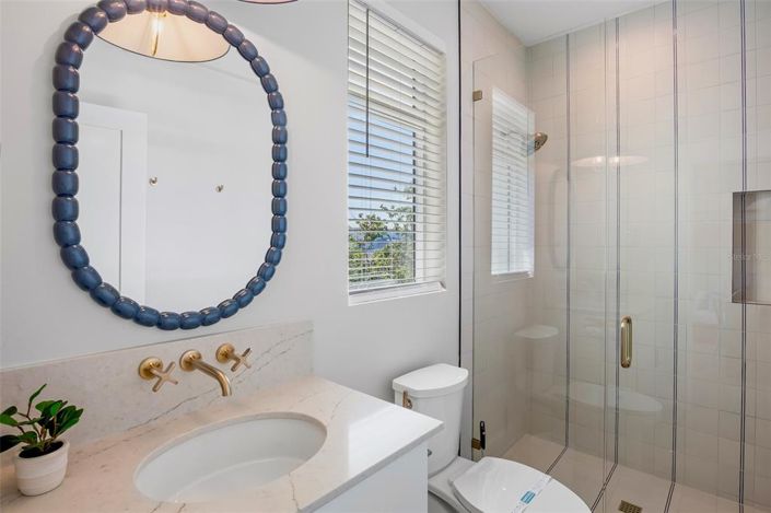 Image No.37-6 Bed Property for sale