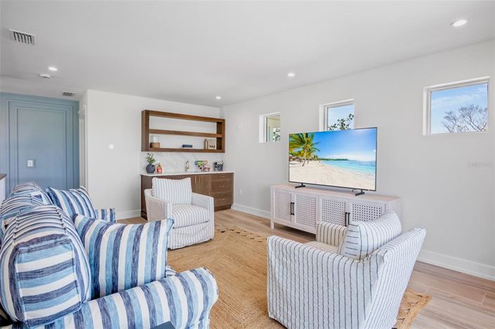 Image No.47-6 Bed Property for sale