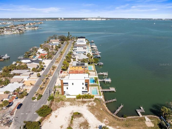 Image No.10-4 Bed Property for sale