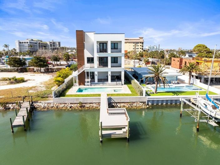 Image No.11-4 Bed Property for sale